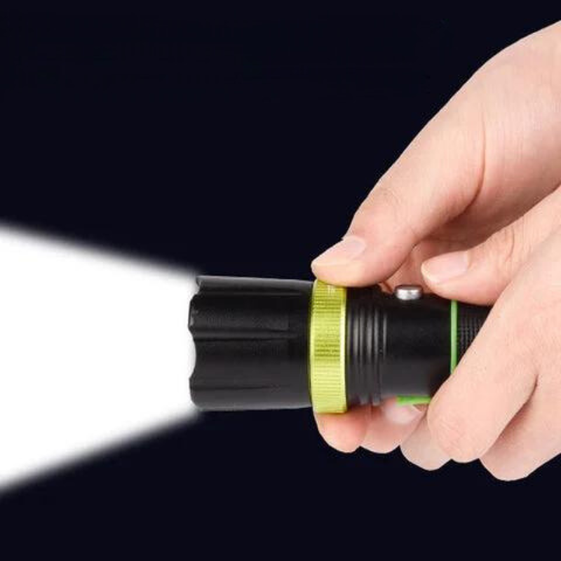 Lanterna Multi Espartana® - Kit completo de sobrevivência